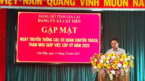 Chương trình gặp mặt, ôn lại truyền thống các ngành công tác Đảng